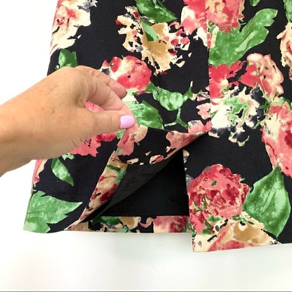 Talbots cotton  blend pencil skirt in a floral print, petite size - Picture 4 of 9